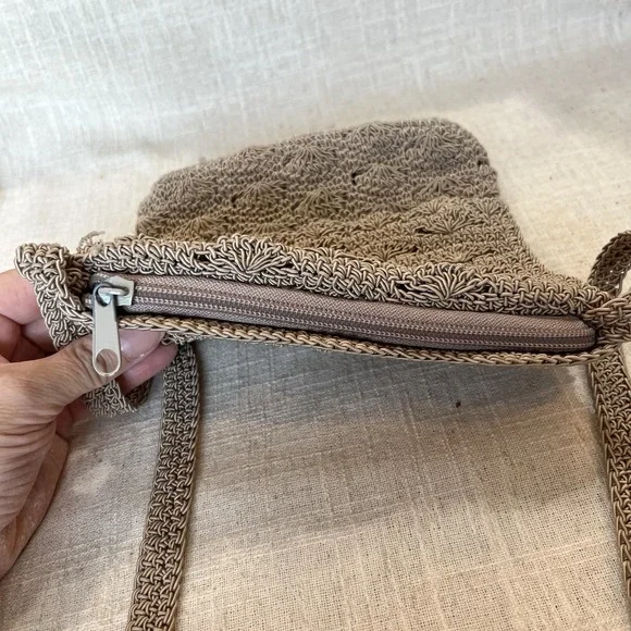 Frankie & Johnnie Beige Crossbody‎ Purse - Picture 8 of 9